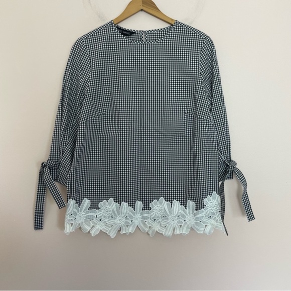Ming Wang Tops - NWT New Ming Wang Black and White Gingham Tie Sleeve Floral Appliqué Hem Blouse